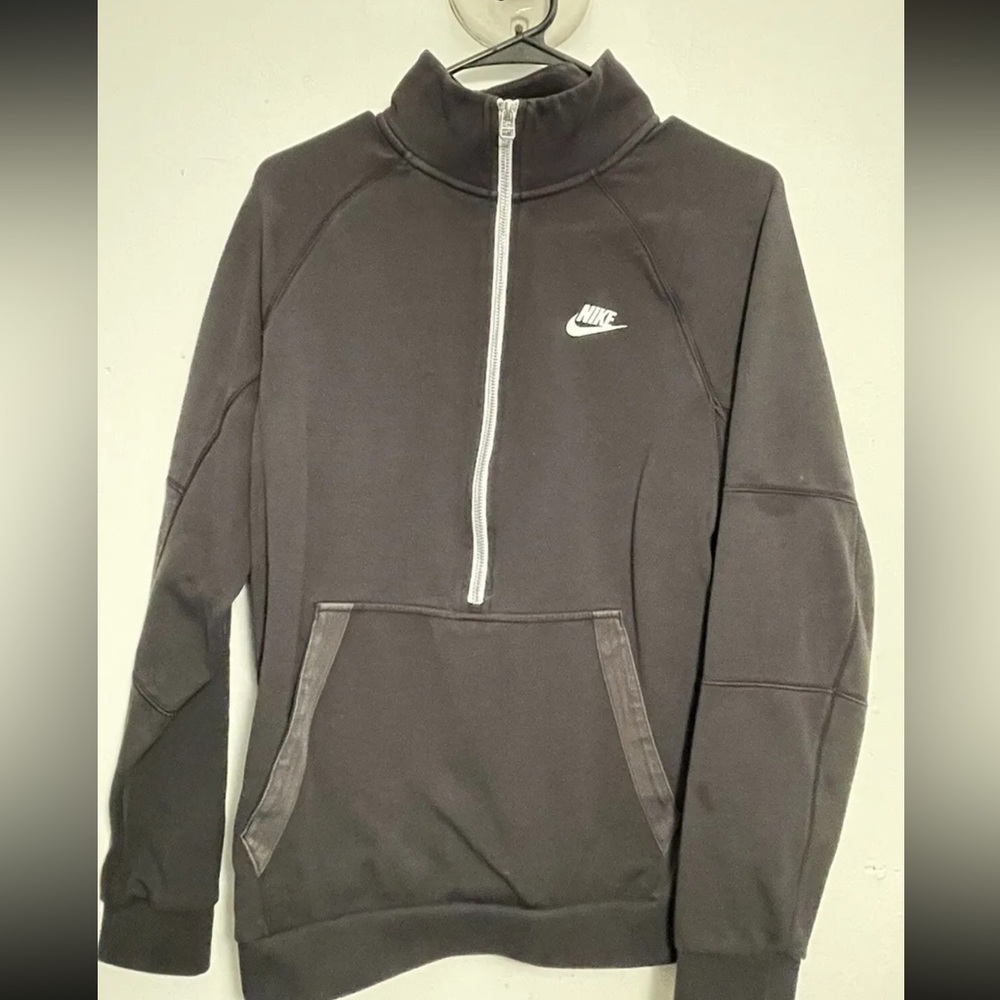 Nike Modern Essentials half-zip sweatshirt in black. mens small
